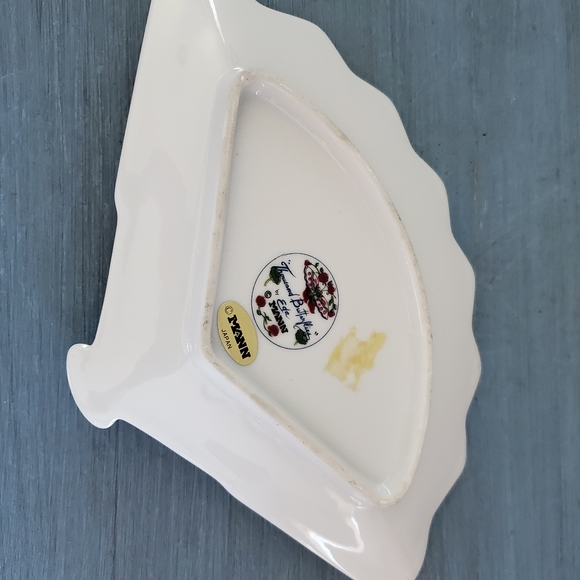 Vintage Porcelain Fan Shaped Dish - Picture 3 of 6